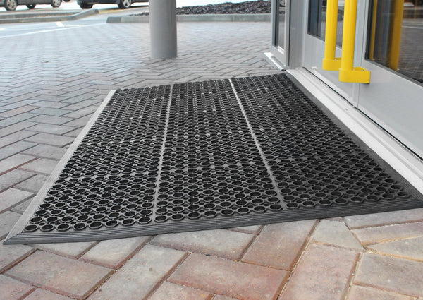 What Are The Advantages Of Using Entrance Mats In A Commercial Setting?